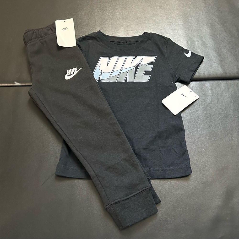 NWT Nike Jogger & Tee Set Boys Size 5